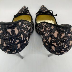 TOM FORD Embroidered lace pump